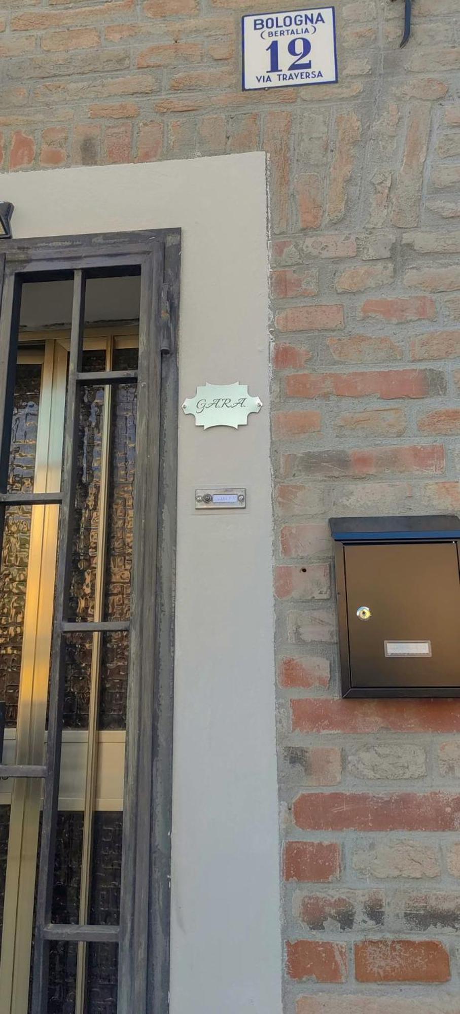 Gara Holiday Home- Bologna Airport Suite Buitenkant foto